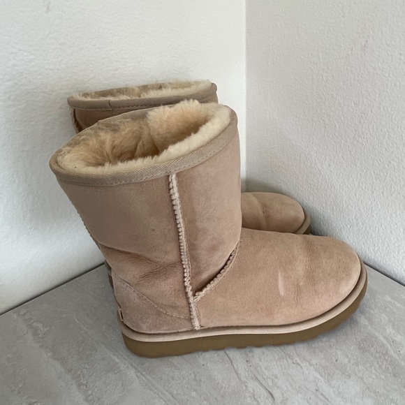 Stone/Bone Color Mid Calf Uggs - Picture 6 of 11